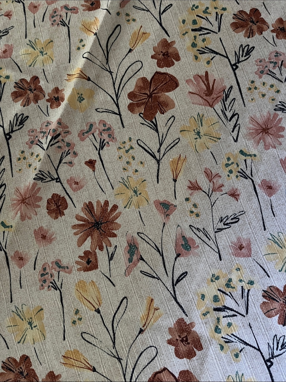 Tablecloth - Picture 3 of 5